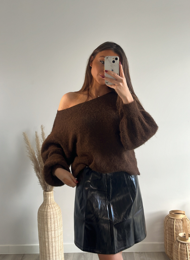 FENNA - Off-shoulder Choco Trui (PRE-ORDER: verzending 2/12 of 3/12)