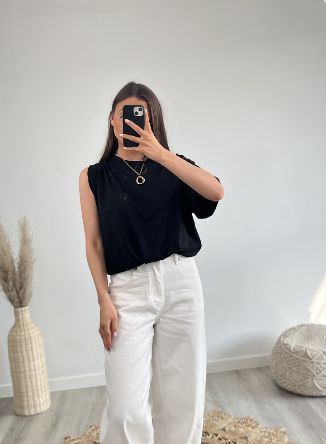 LISA - Black Shirt