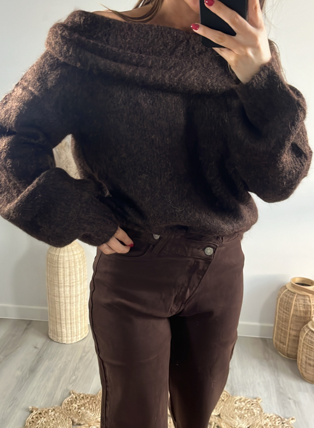 LOLA - Off shoulder Choco Trui