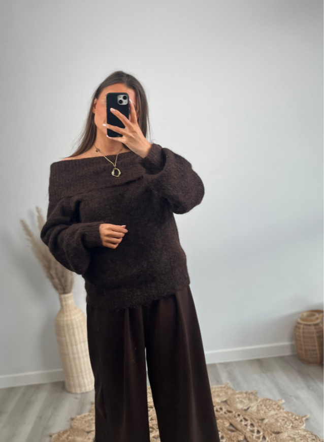 LOLA - Off shoulder Choco Trui