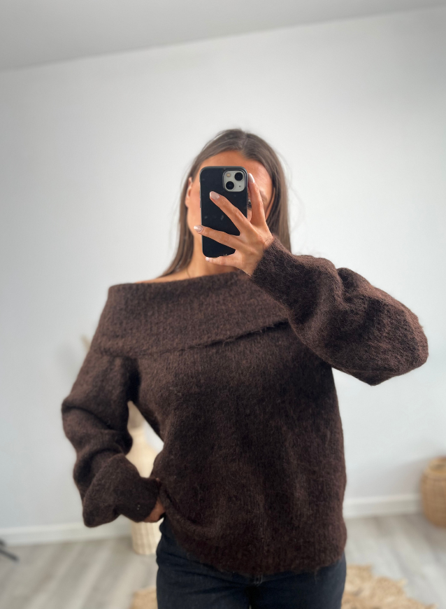LOLA - Off shoulder Choco Trui