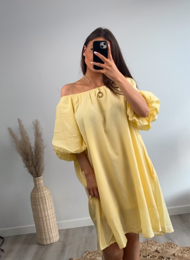 Off- shoulder dress Geel