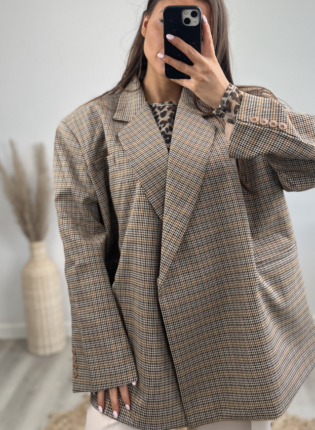 MIRA – Oversized Blazer Karos Braun