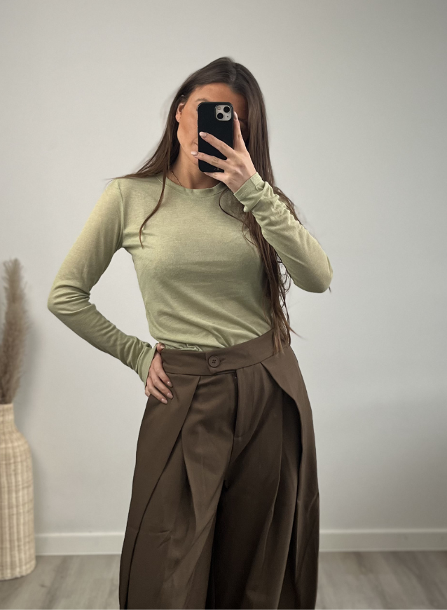 LIV – Olivgrünes Langarmshirt