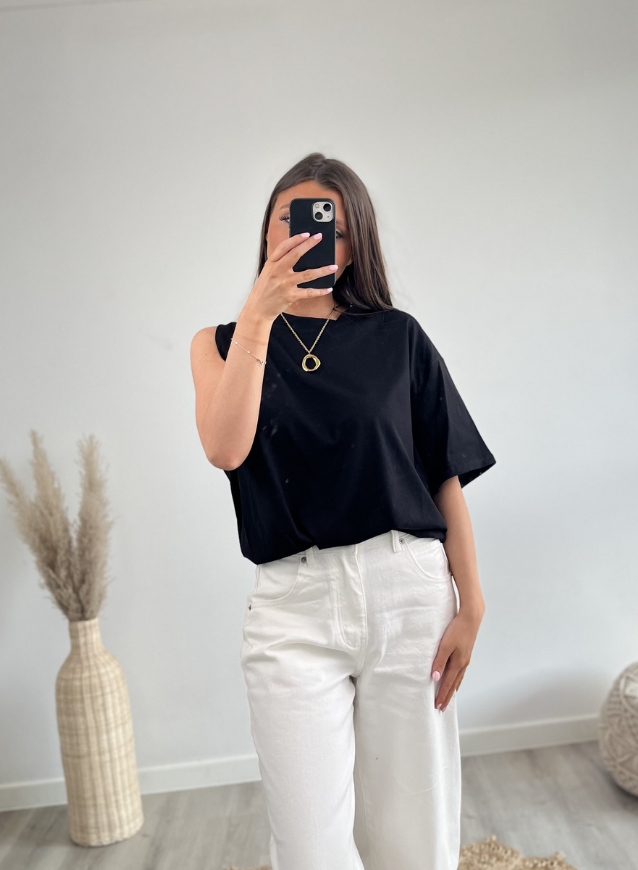 LISA - Black Shirt