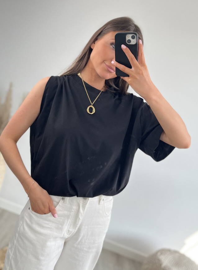 LISA - Black Shirt