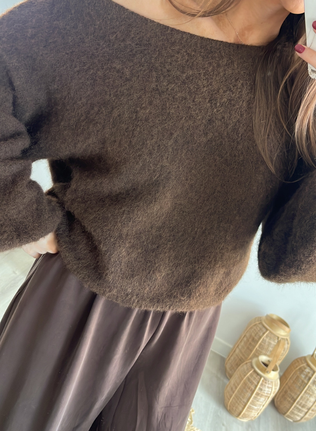 FENNA - Off-shoulder Choco Trui (PRE-ORDER: verzending 2/12 of 3/12)