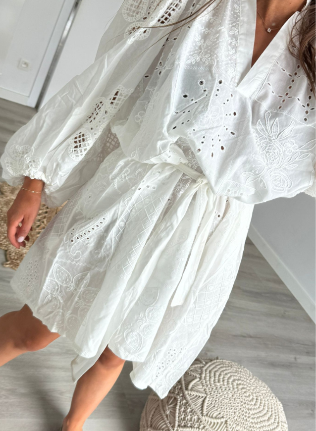 LIA - Witte broderie jurk
